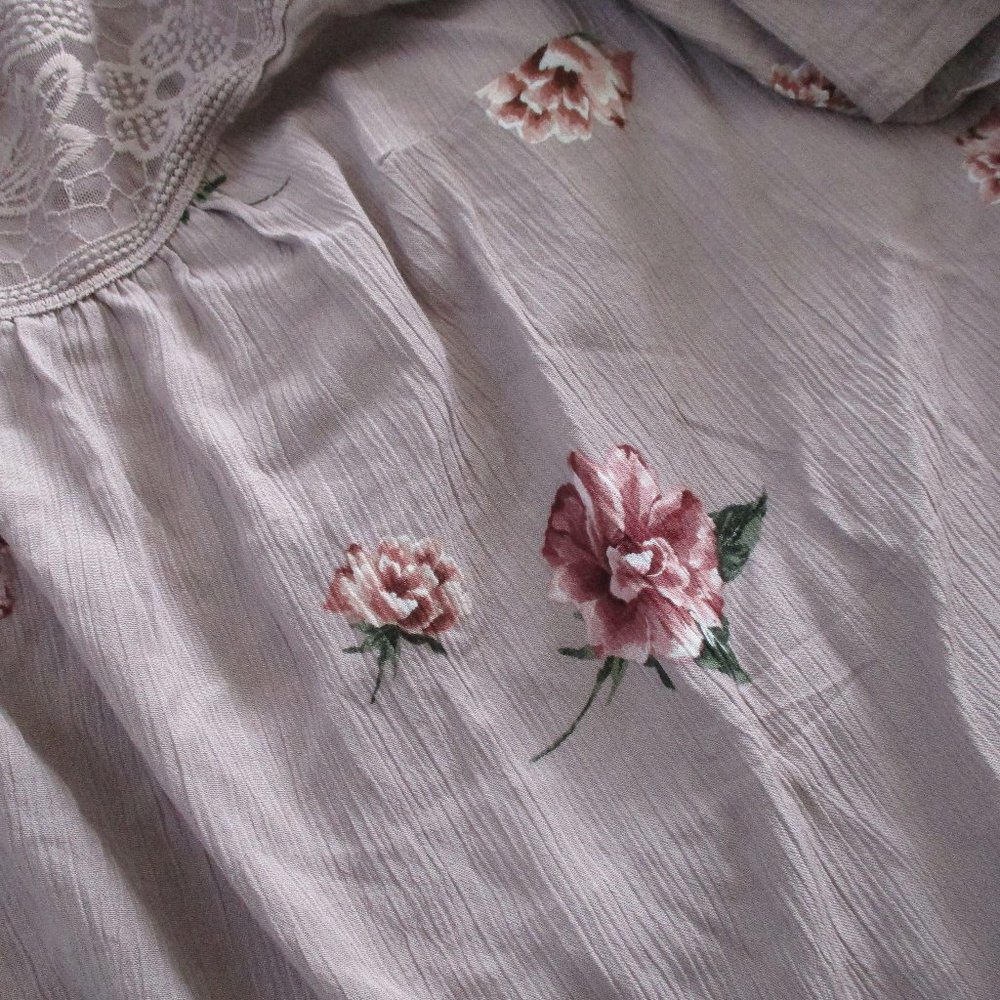 Mauve floral cold shoulder top NWOT - Picture 9 of 10